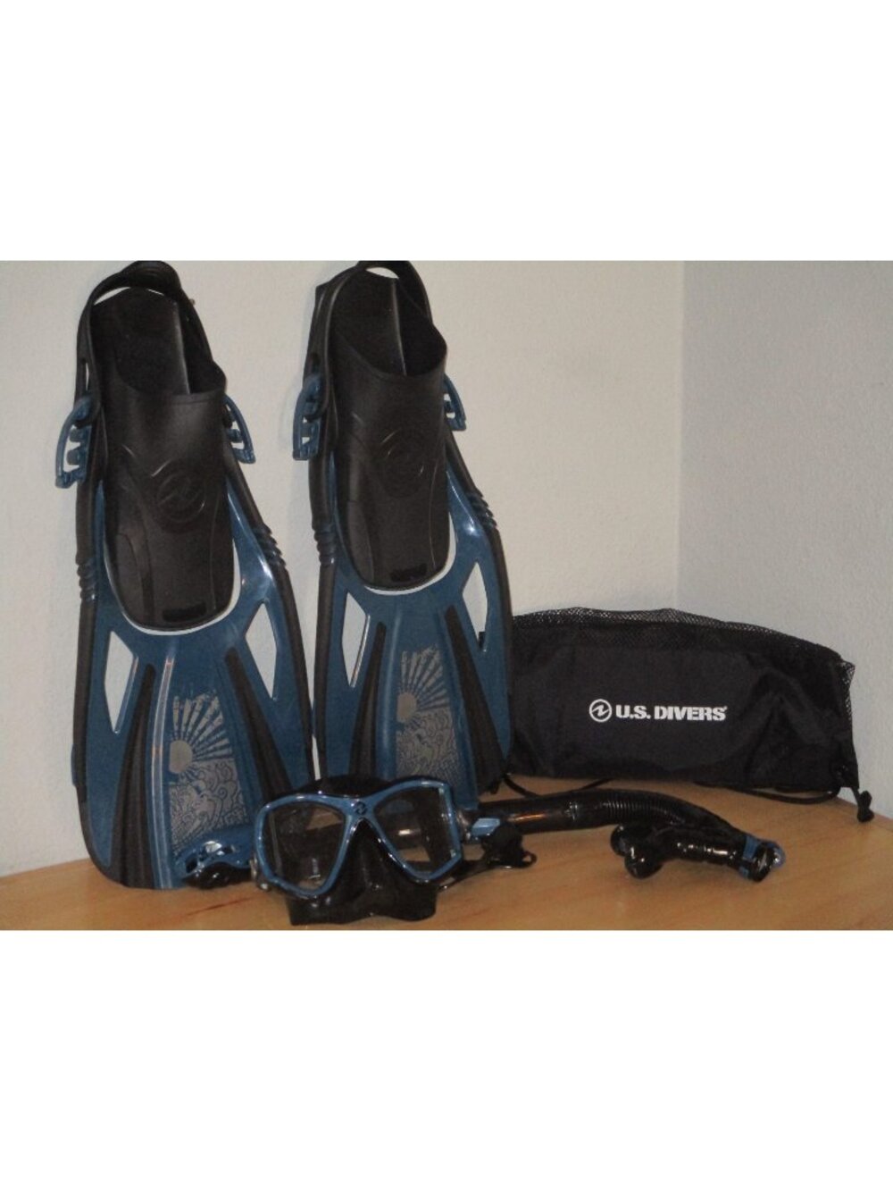 US Divers Unisex Snorkel Set Mask Fins Dry Snorkel Bag Blue and Black Size S/M